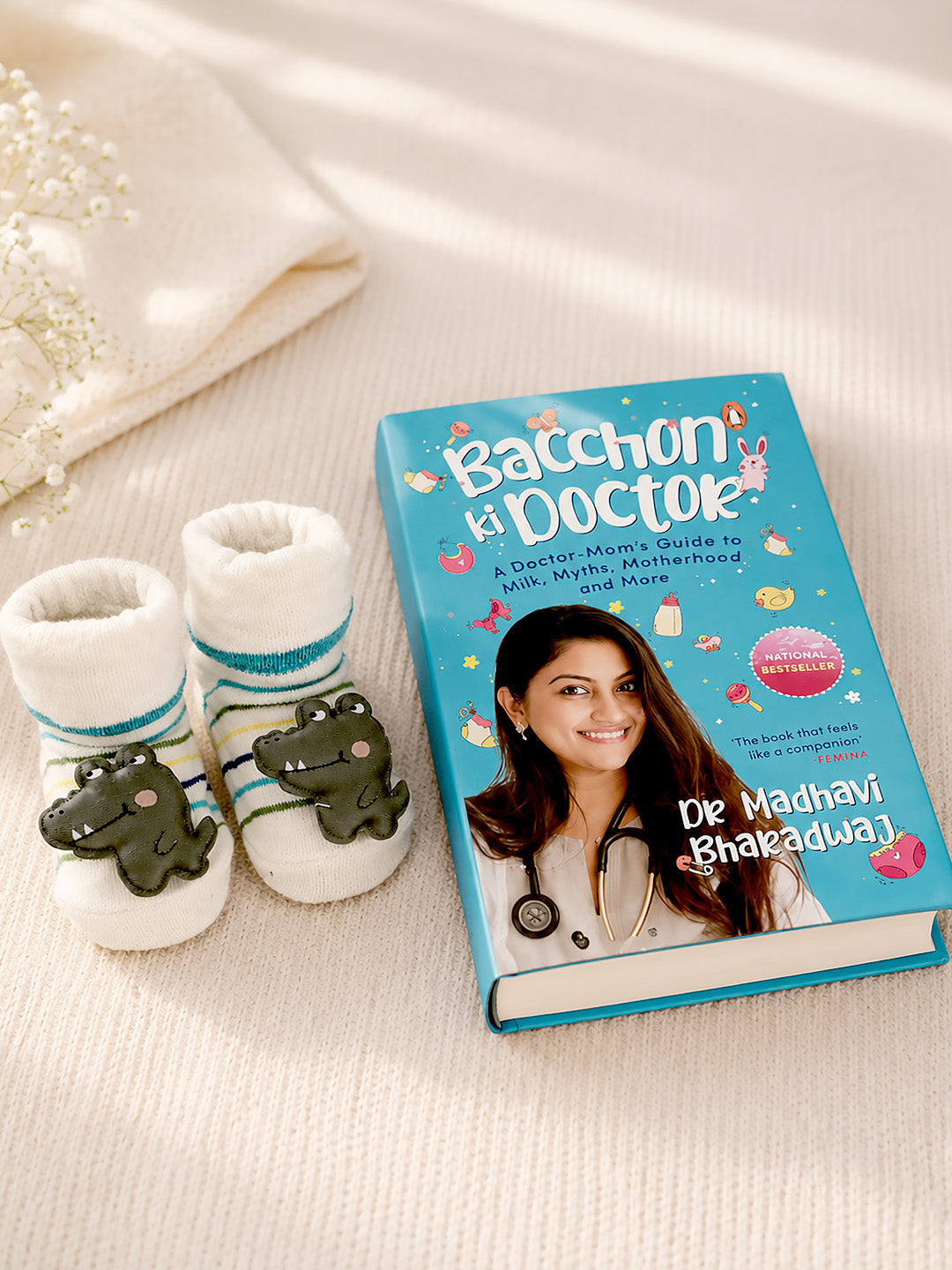 New Parent Gift Hamper 10-Piece | "I Love You Mom & Dad" Baby Onesies, Mugs, Wooden Photo Frames & More